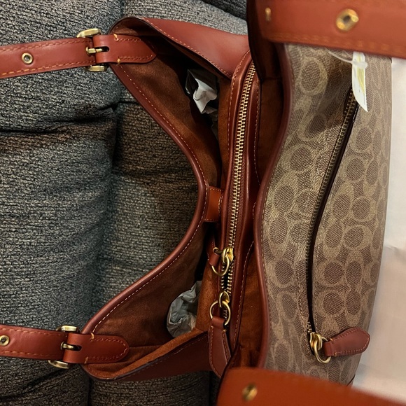 Coach Lori Signature Shoulder Bag, SUEDE INSIDE,FROM THE BOUTIQUE NOT THE OUTLET - Picture 4 of 6